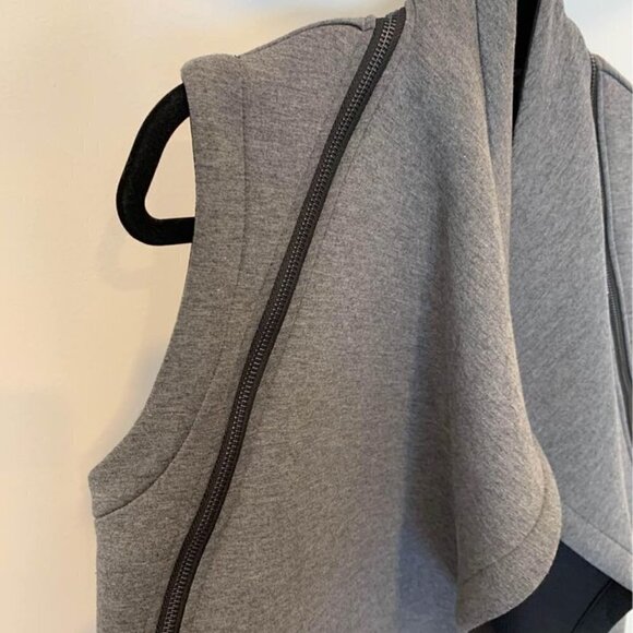 Bianca NYGARD vest. Size medium. Removable panels with zippers. Stunning! - Picture 3 of 8